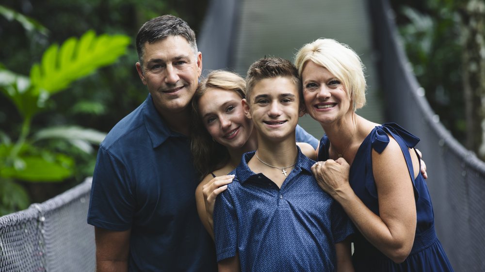 Kris and Kelli Henthorn with their family